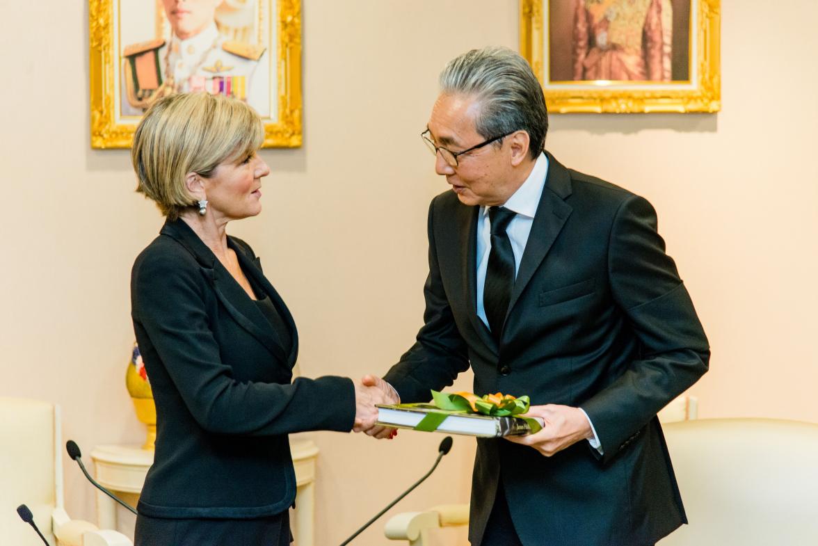 Foreign Minister Julie Bishop meets Deputy Prime Minister for Economic Affairs of Thailand, Dr Somkid Jatusripitak.