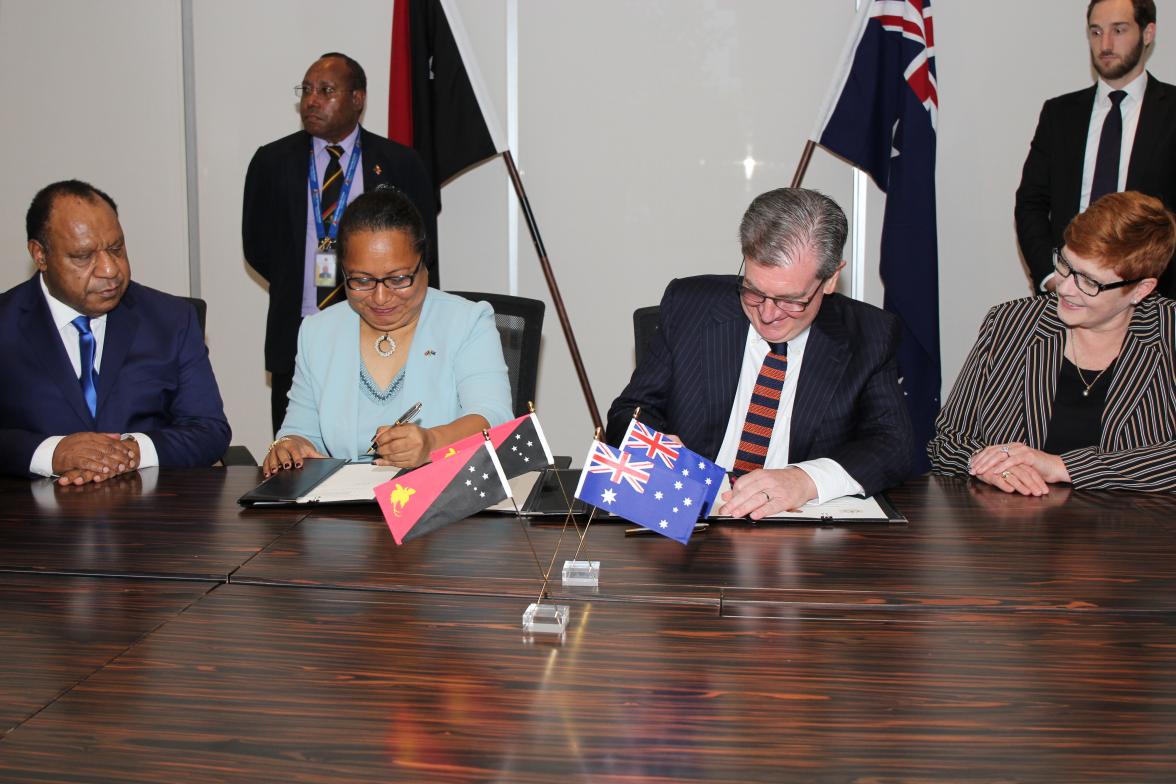 (L-R) PNG Foreign Affairs Minister Rimbink Pato, PNG Department of Foreign Affairs Secretary Barbara Age, Australian High Commissioner Bruce Davis and Minister Payne sign the MOU between Australia and PNG Departments of Foreign Affairs