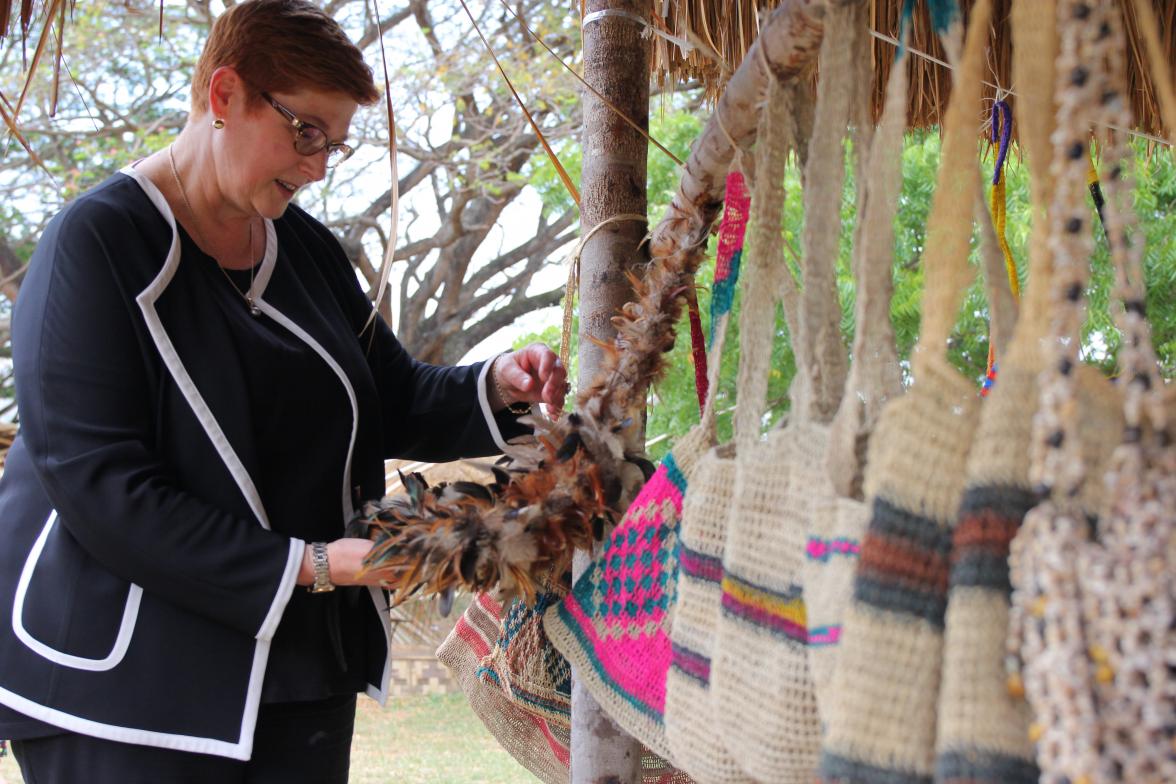 Foreign Minister Marise Payne looking at bilums on display at the National Museum & Art Gallery