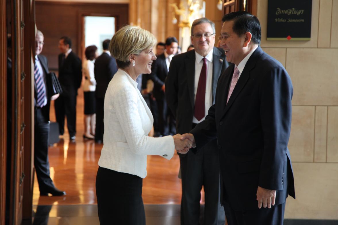 Foreign Minister Julie Bishop meets with Thai Deputy Prime Minister and Foreign Minister General Tanasak Patimapragorn.