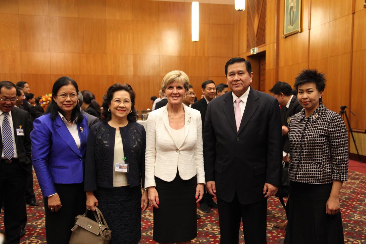 Foreign Minister Julie Bishop with former Colombo Plan scholars at the launch of the New Colombo Plan in Thailand. 8 May 2015.