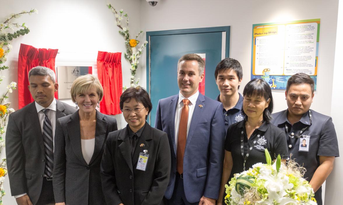 Foreign Minister Julie Bishop with Australian Consulate-General staff in Phuket. Thailand, Phuket, 4 August 2017.