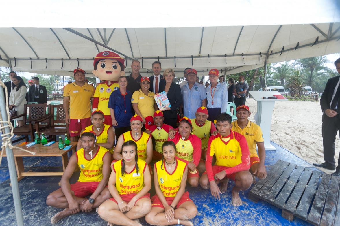 Foreign Minister Julie Bishop with local lifeguards at Patong beach in Phuket. Thailand, Phuket, 4 August 2017.