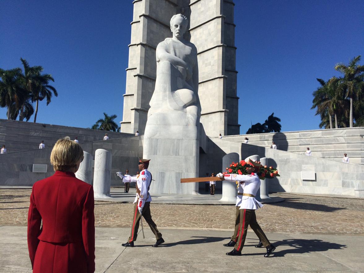 Foreign Minister Bishop laying a wreath at an official ceremony at the monument to Cuban hero Jose Marti, Havana, 30 June 2017.