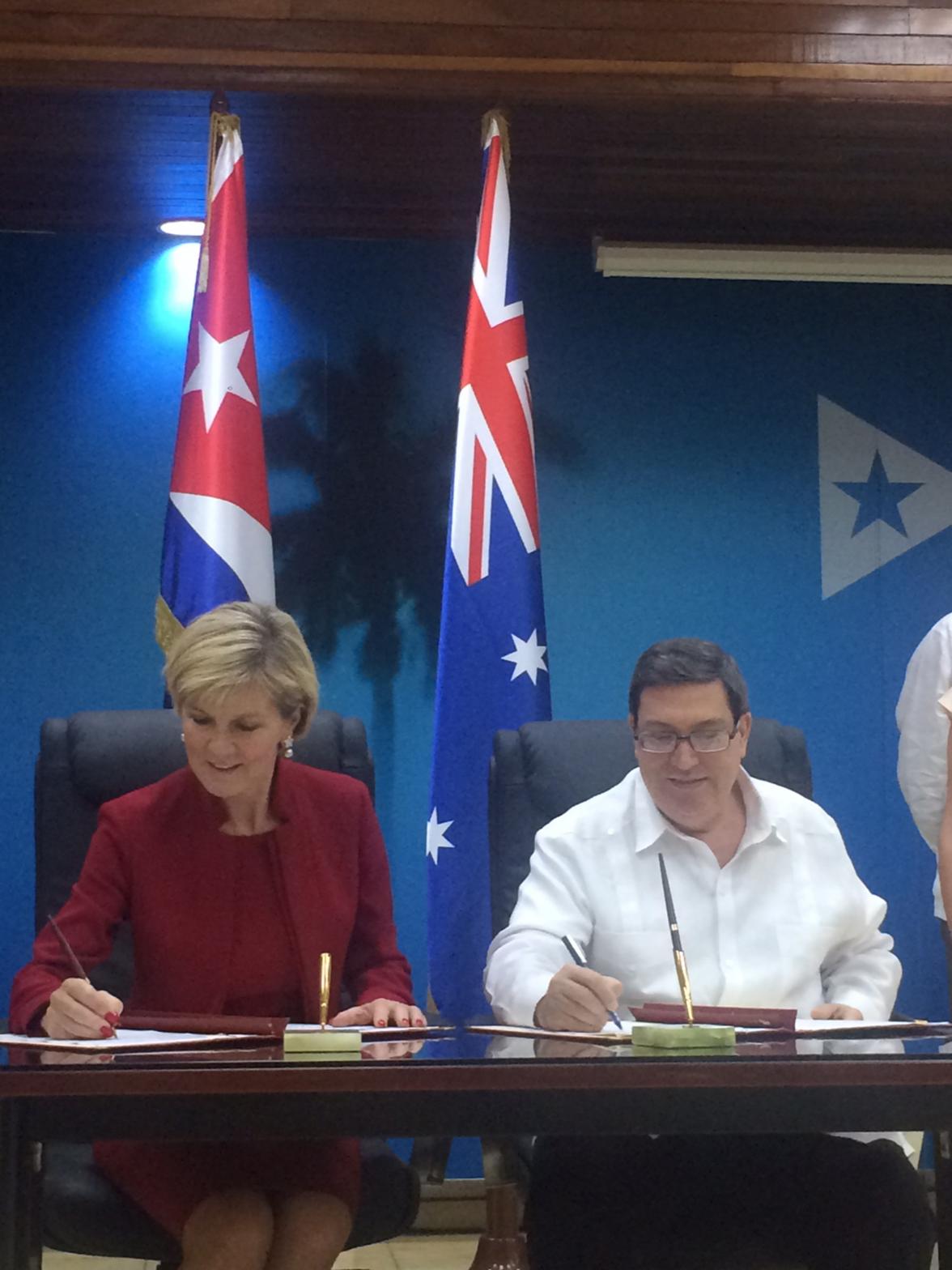 Foreign Minister Julie Bishop signing a Memorandum of Understanding on Regular Bilateral Consultations with Cuban Minister of Foreign Affairs Bruno Rodriguez, Havana, 30 June 2017.