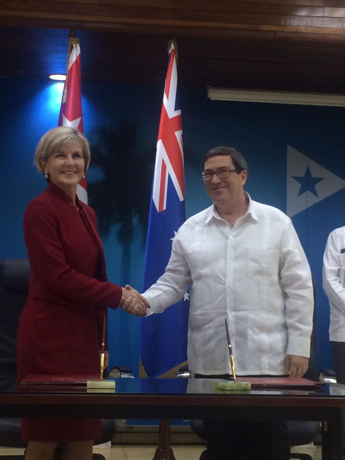 Foreign Minister Julie Bishop signing a Memorandum of Understanding on Regular Bilateral Consultations with Cuban Minister of Foreign Affairs Bruno Rodriguez, Havana, 30 June 2017.