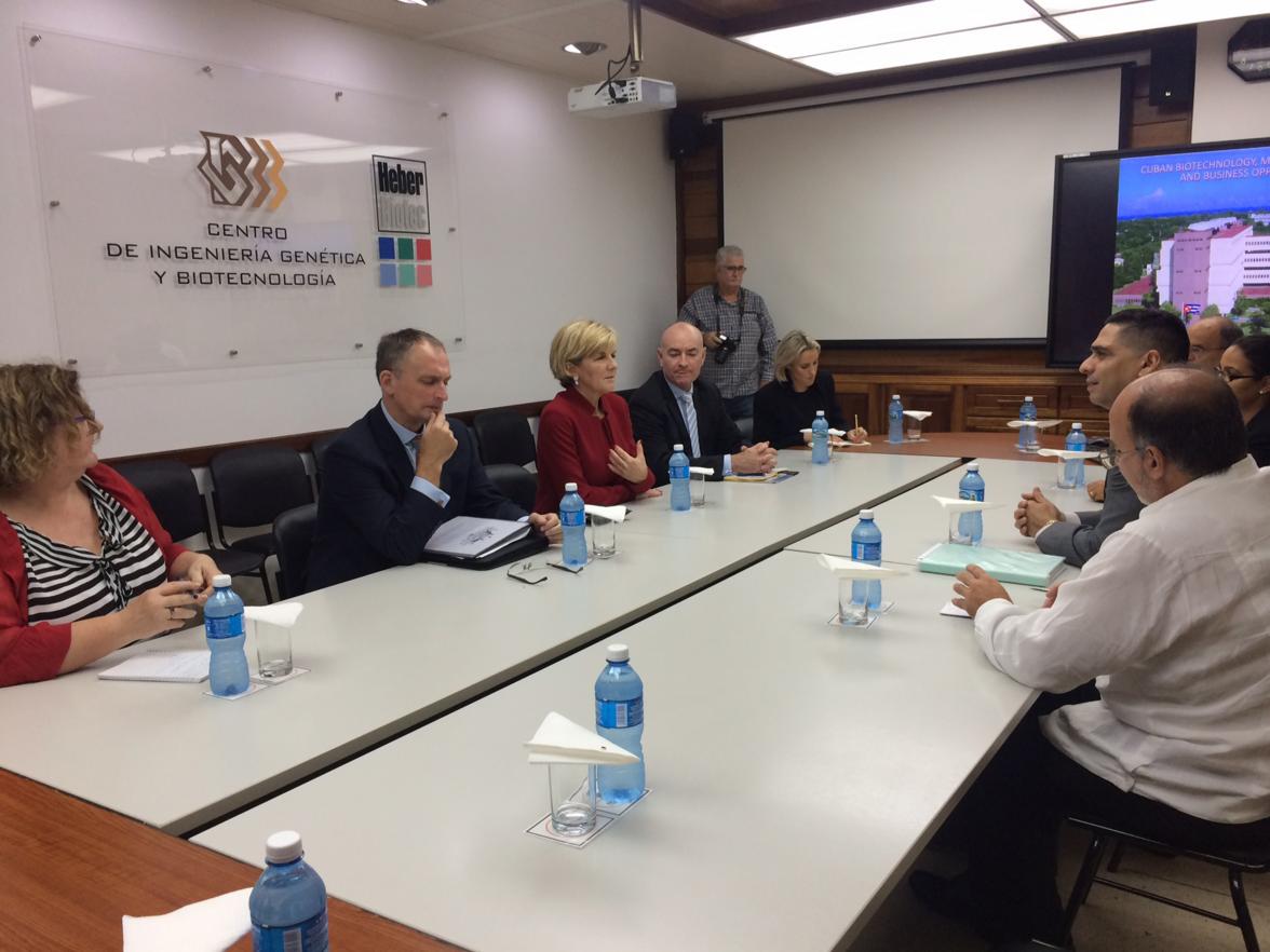 Foreign Minister Julie Bishop with President of Biocubafarma Dr Eduardo Martinez Diaz at the Centre of Genetic Biotechnological Engineering, Havana, 30 June 2017.