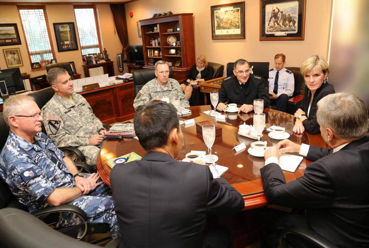 Foreign Minister Bishop receives a briefing from General Scaparrotti Commander.