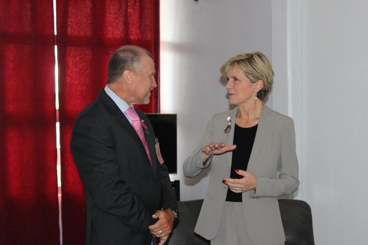 Foreign Minister Julie Bishop is welcomed to Fiji by the outgoing Acting High Commissioner to Fiji, Glenn Miles. 31 October 2014.