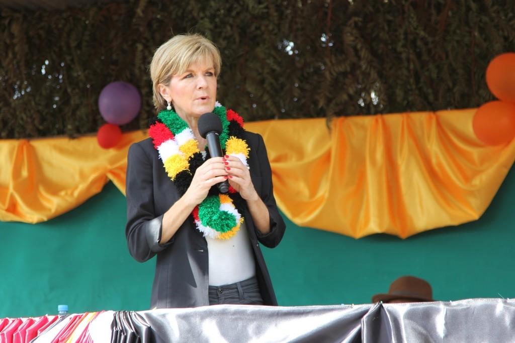 Foreign Minister Bishop is welcomed to the Wapenamanda District.