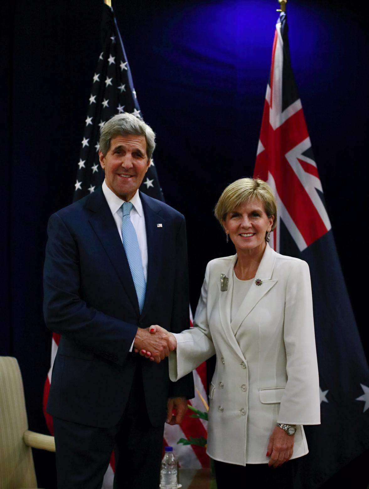 The Hon Julie Bishop MP meeting the Hon John Kerry, US Secretary of State, in Kuala Lumpur, 6 August 2015.