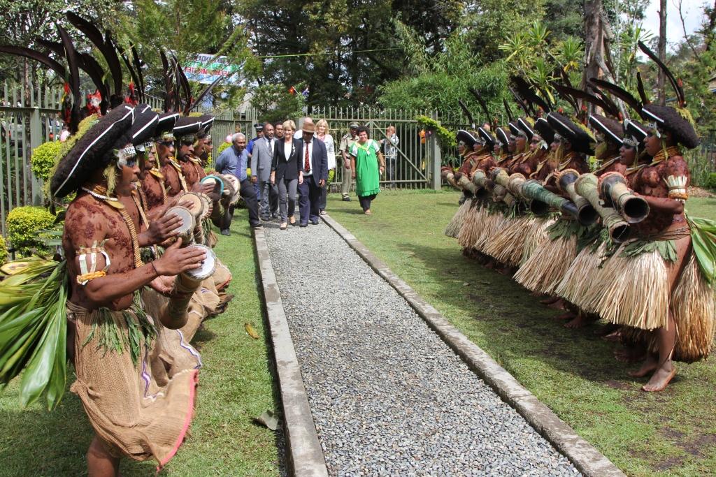 Foreign Minister Bishop visits Take-Anda Cultural Centre.