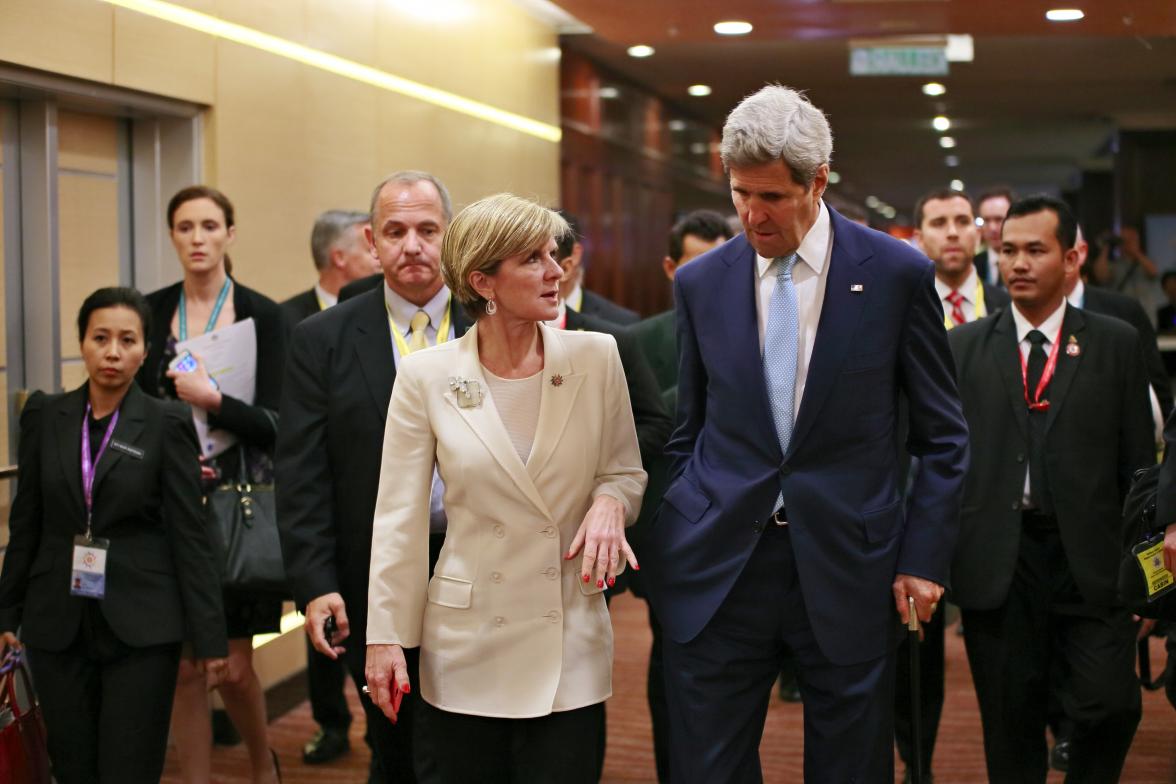 The Hon Julie Bishop MP with the Hon John Kerry, US Secretary of State, in Kuala Lumpur, 6 August 2015.