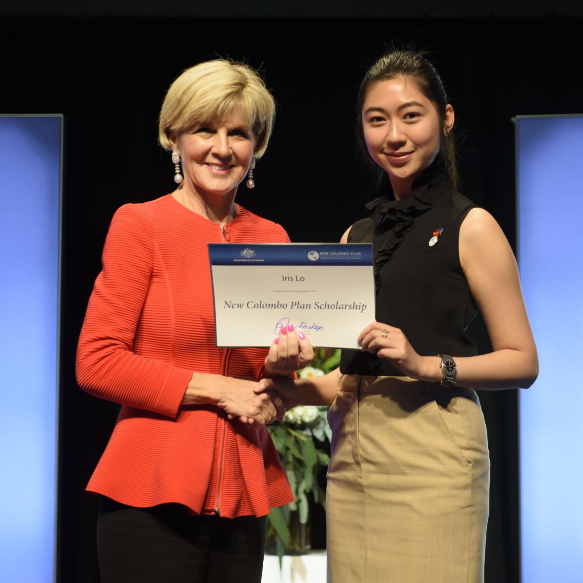 Foreign Minister Julie Bishop with Iris Lo, 2018 China Scholar, University of Technology Sydney