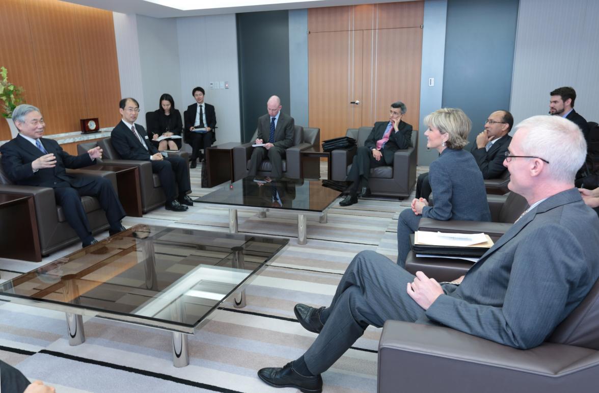 Mr Yoshiyuki Kasai, Honorary Chair, Central Japan Rail Company talking trade and investment with the Hon Julie Bishop MP, Minister for Foreign Affairs.