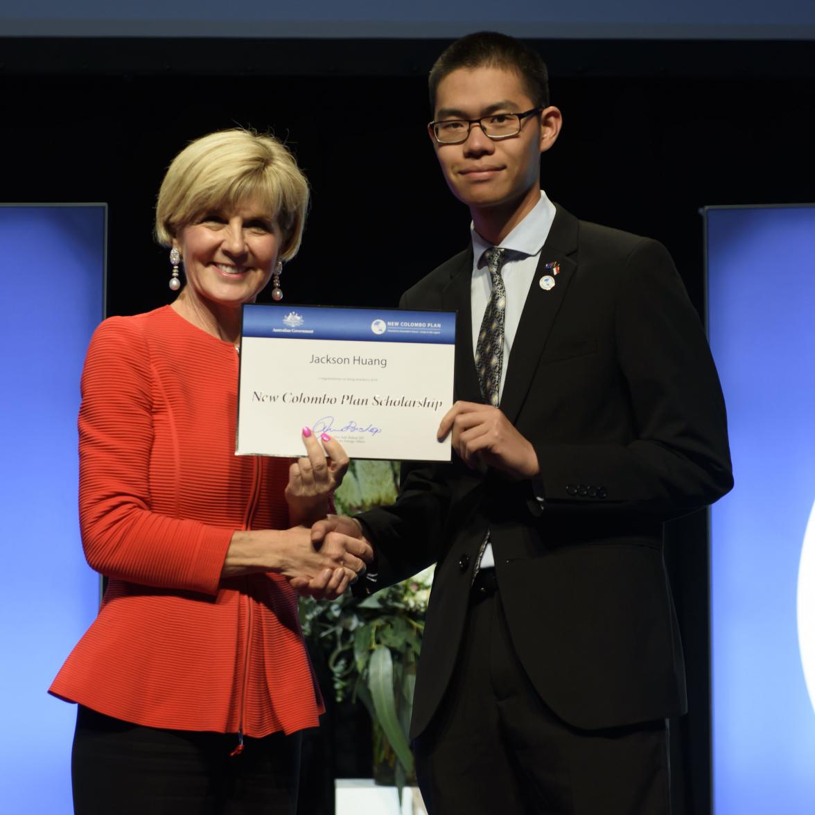 Foreign Minister Julie Bishop with Jackson Huang, 2018  Singapore Scholar, the University of Melbourne