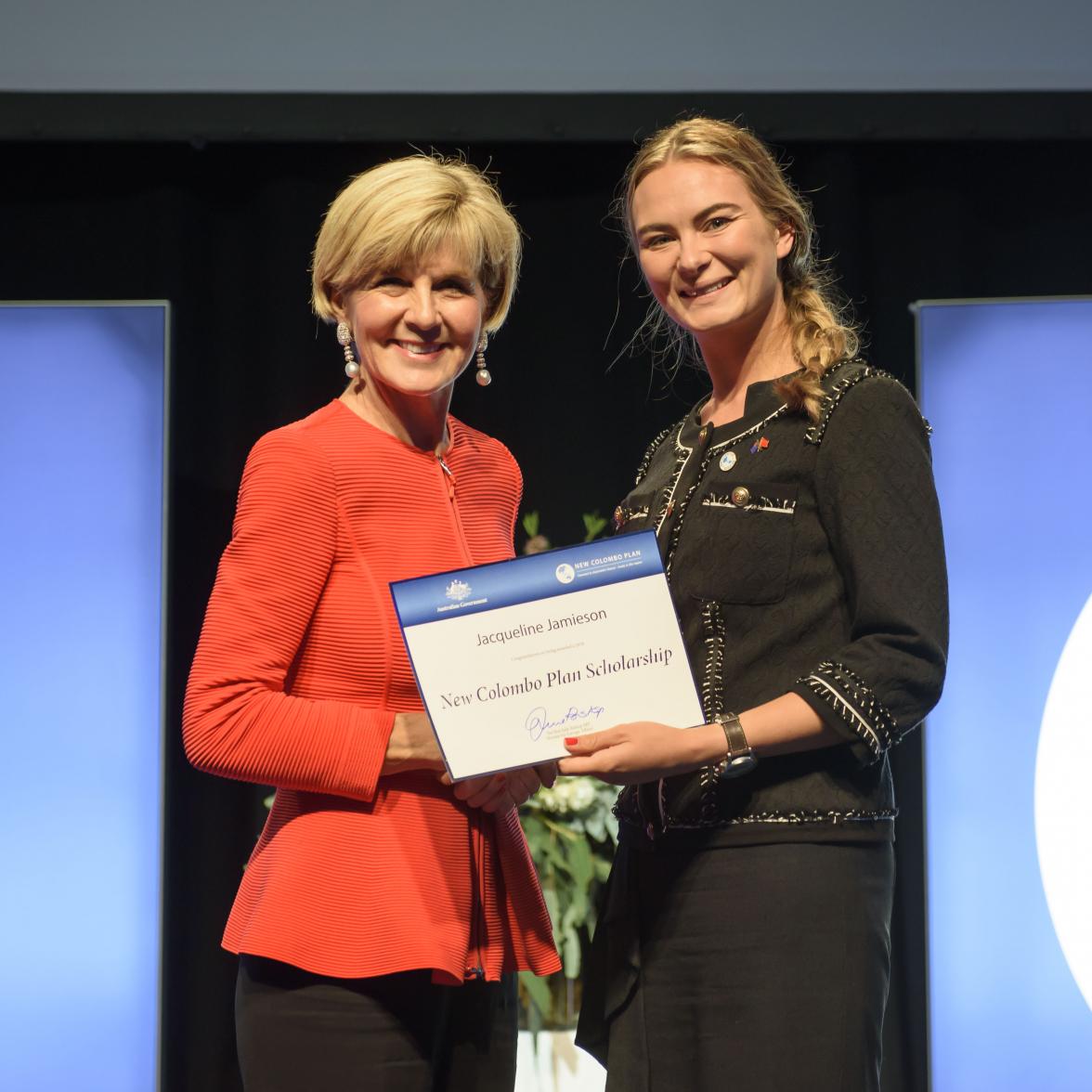 Foreign Minister Julie Bishop with Jacqueline Jamieson, 2018 China Scholar, University of Wollongong