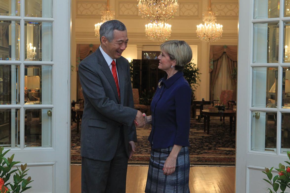 Australia's Foreign Minister Julie Bishop meets with Singapore's Prime Minister Lee Hsien Loong at Istana in Singapore. 20 May 2015.