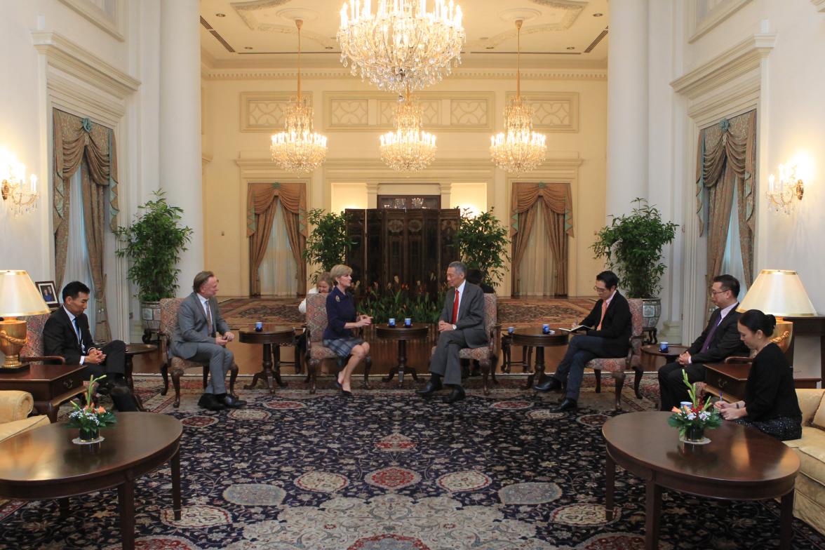 Australia's Foreign Minister Julie Bishop meets with Singapore's Prime Minister Lee Hsien Loong at Istana in Singapore. 20 May 2015.