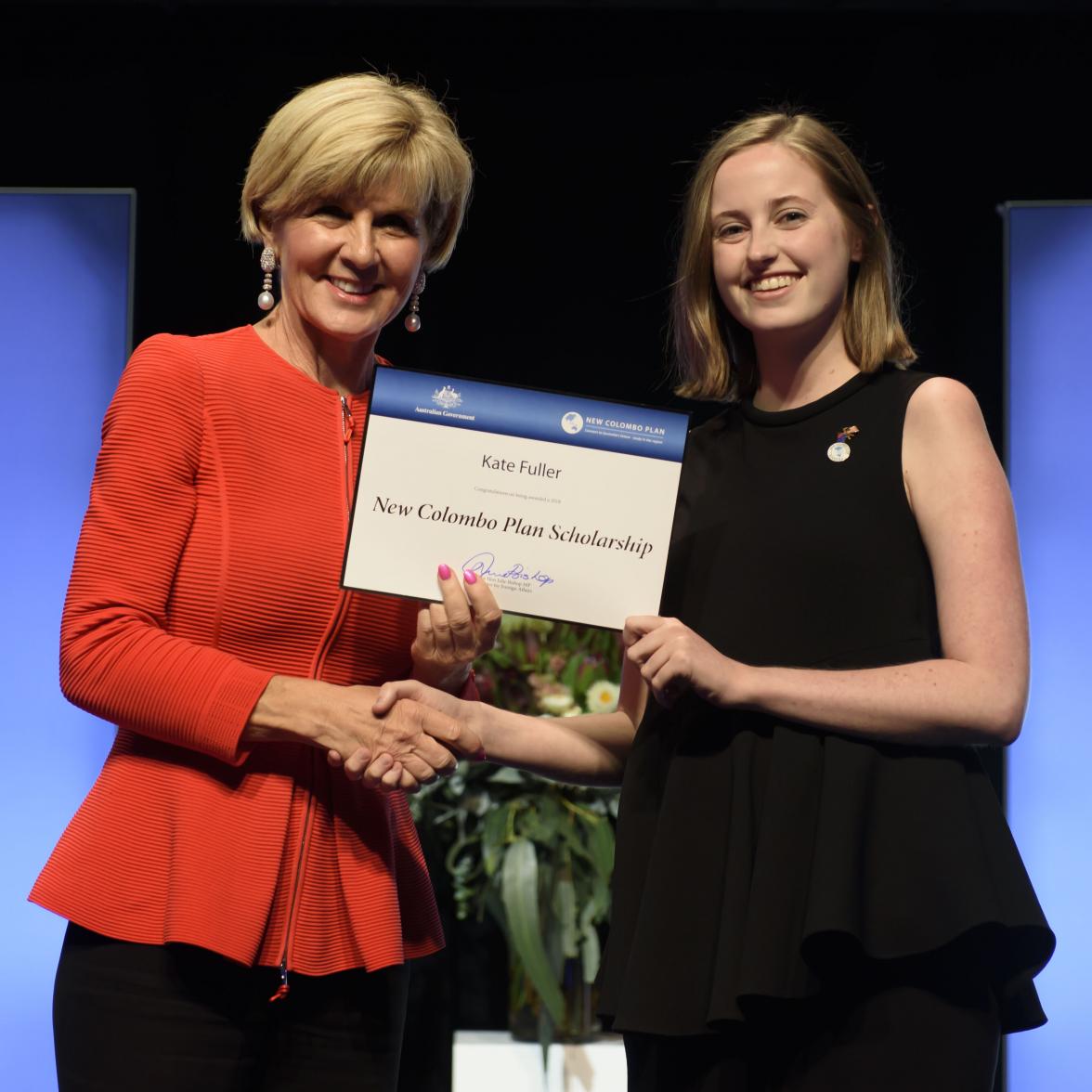 Foreign Minister Julie Bishop with Kate Fuller, 2018 Malaysia Scholar, University of Wollongong