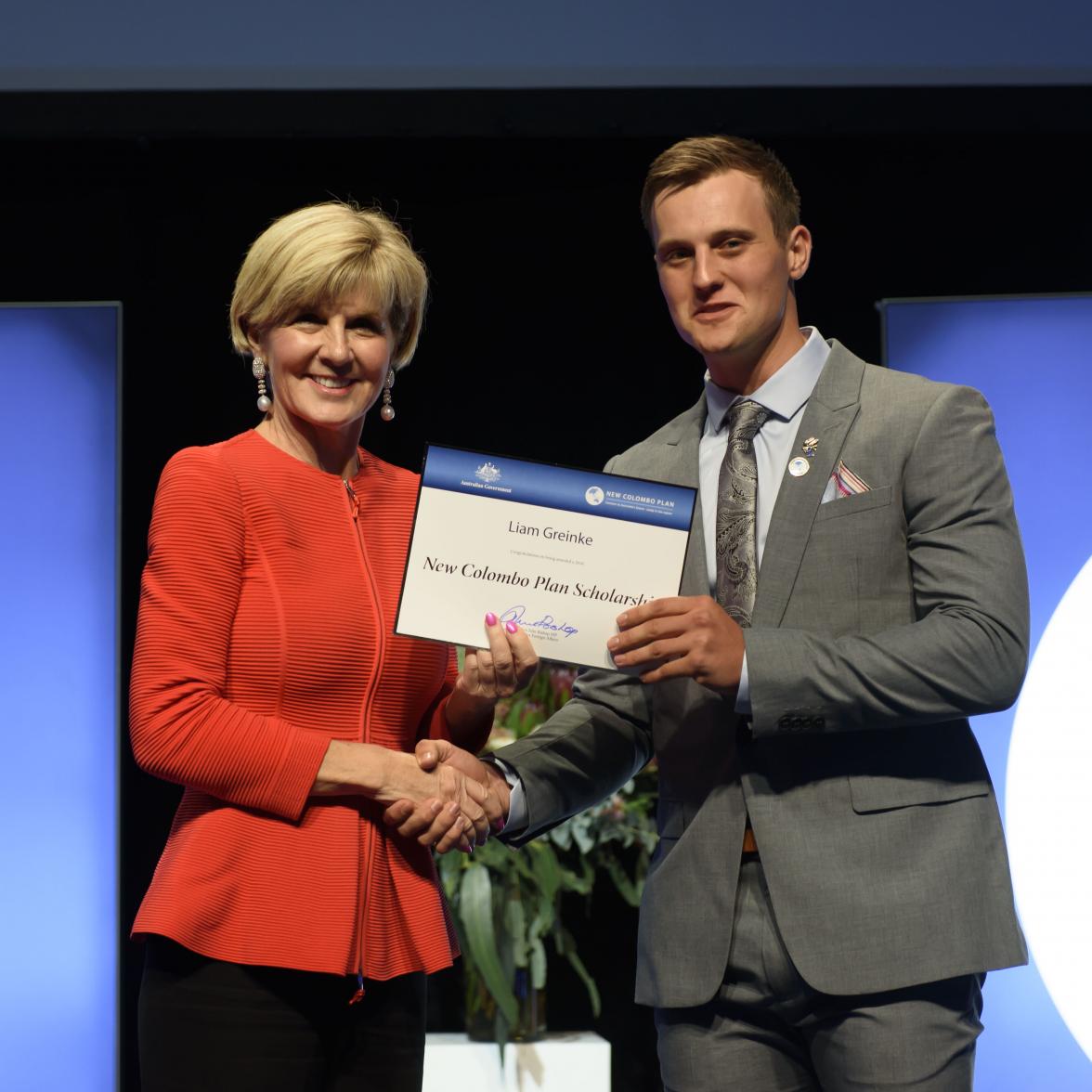 Foreign Minister Julie Bishop with Liam Greinke, 2018 Thailand Scholar, Queensland University of Technology