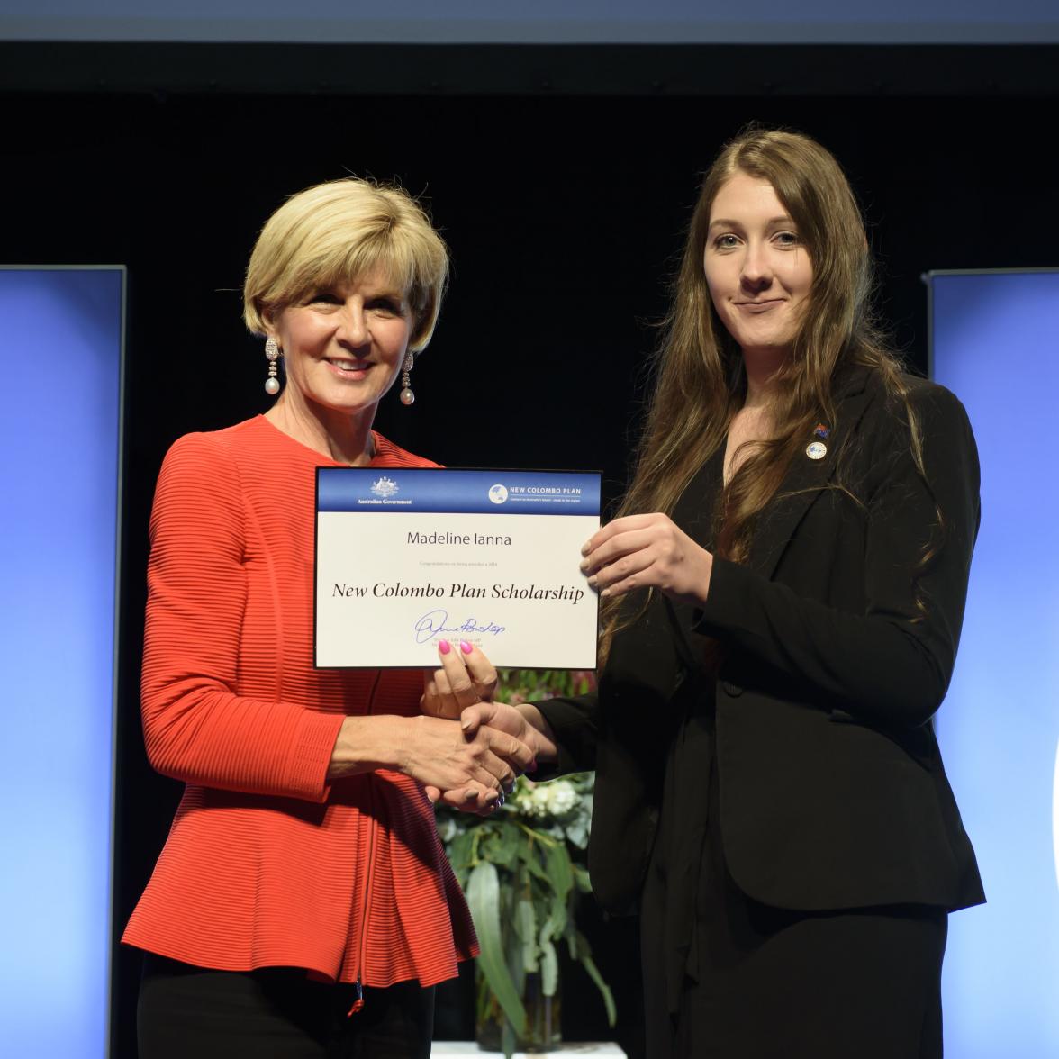 Foreign Minister Julie Bishop with Madeline Ianna, 2018 Hong Kong  Scholar, University of New England