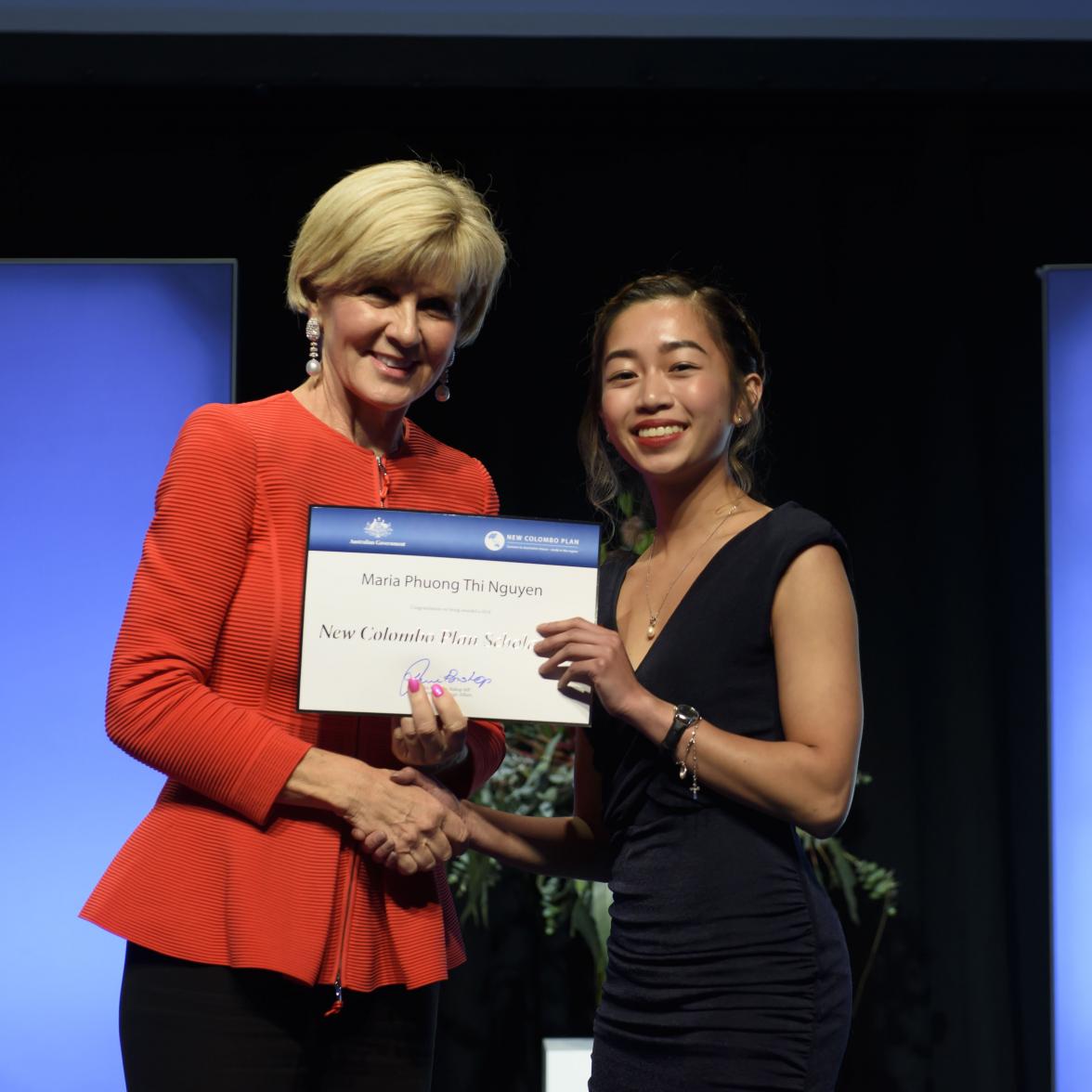 Foreign Minister Julie Bishop with Maria Phuong Thi Nguyen, 2018 Vanuatu Fellow, the University of Sydney