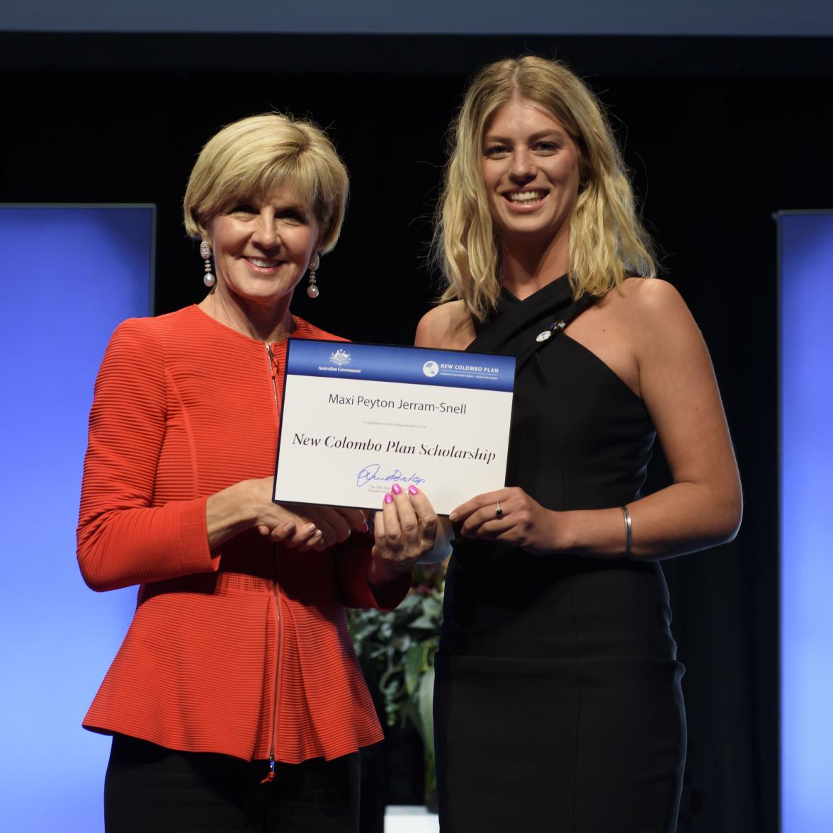 Foreign Minister Julie Bishop with Maxi Peyton Jerram-Snell, 2018 Fiji Scholar, Deakin University