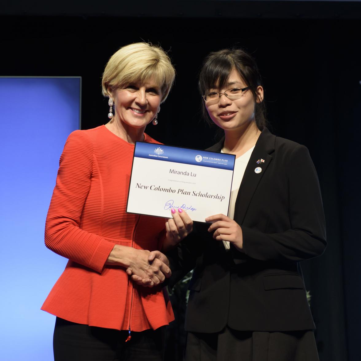 Foreign Minister Julie Bishop with Miranda Lu, 2018 Japan Scholar, UNSW Australia