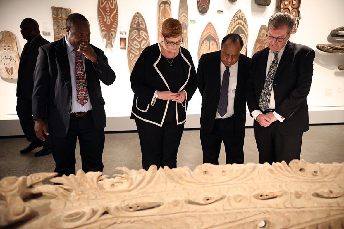 Dr Andrew Moutu, Foreign Minister Marise Payne, Foreign Affairs Minister Rimbink Pato, and High Commissioner Bruce Davis touring the National Museum & Art Gallery