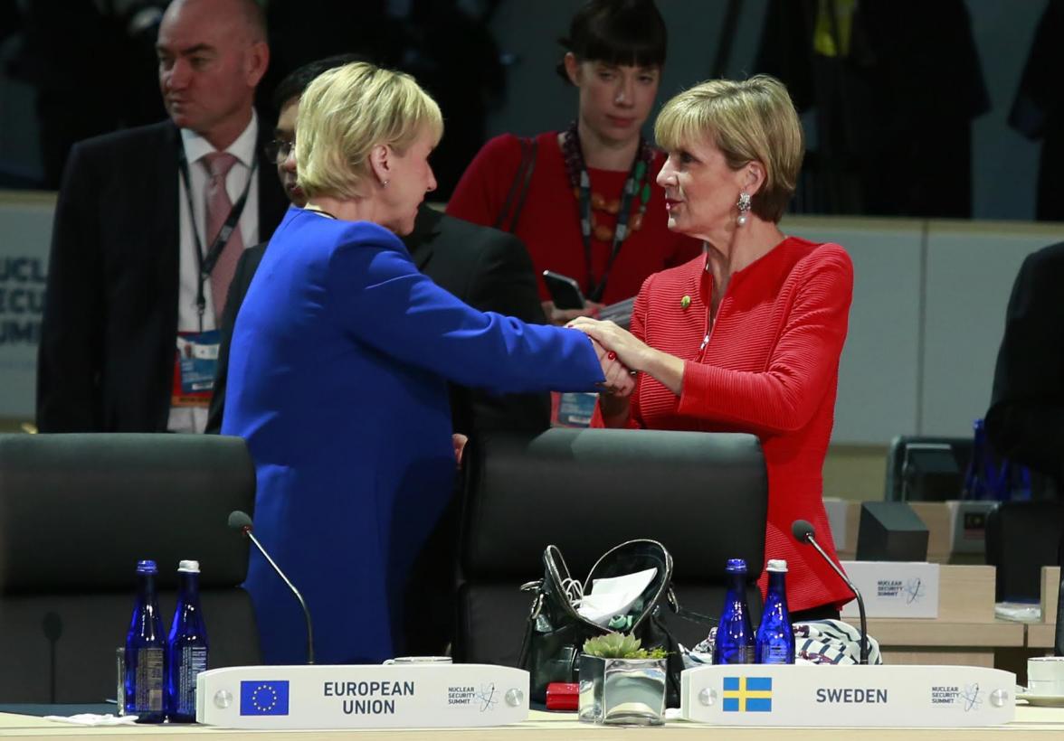 Foreign Minister Julie Bishop catches up with Swedish Foreign Minister Margot Wallstrom at the Nuclear Security Summit in Washington DC on 1 April 2016.