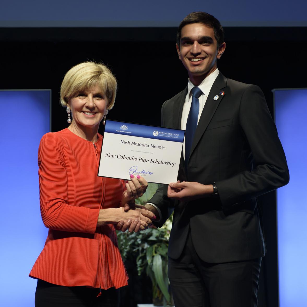 Foreign Minister Julie Bishop with Nash Mesquita-Mendes, 2018 Singapore Scholar, University of Southern Queensland