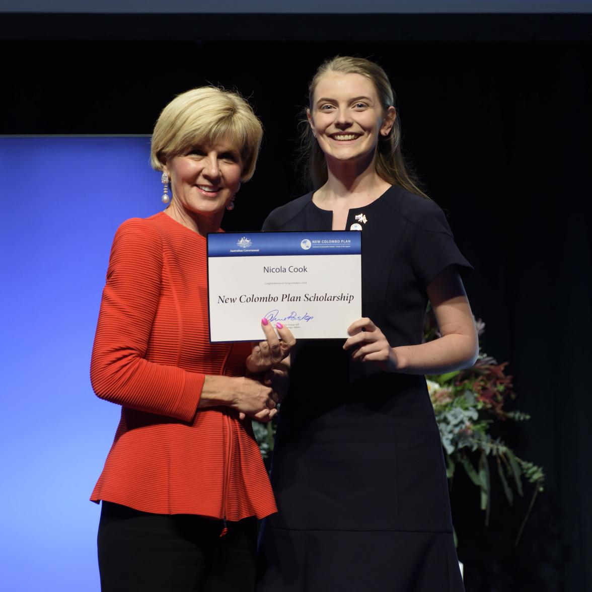 Foreign Minister Julie Bishop with Nicola Cook, 2018 Republic of Korea Scholar, the University of Queensland