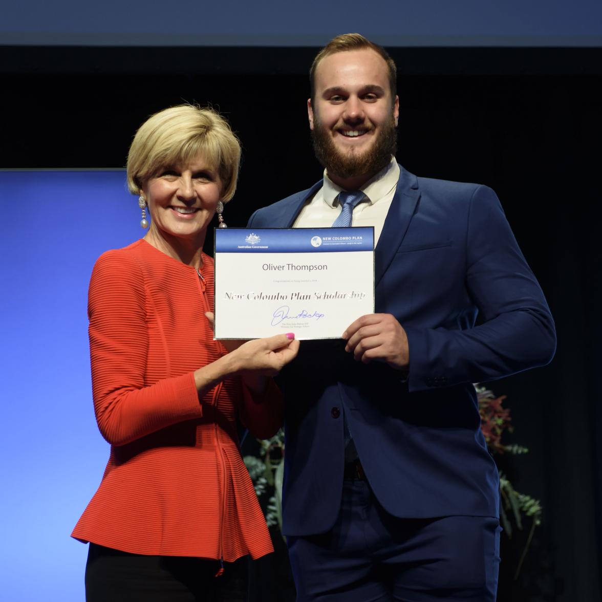 Foreign Minister Julie Bishop with Oliver Thompson, 2018 Singapore Scholar, Griffith University