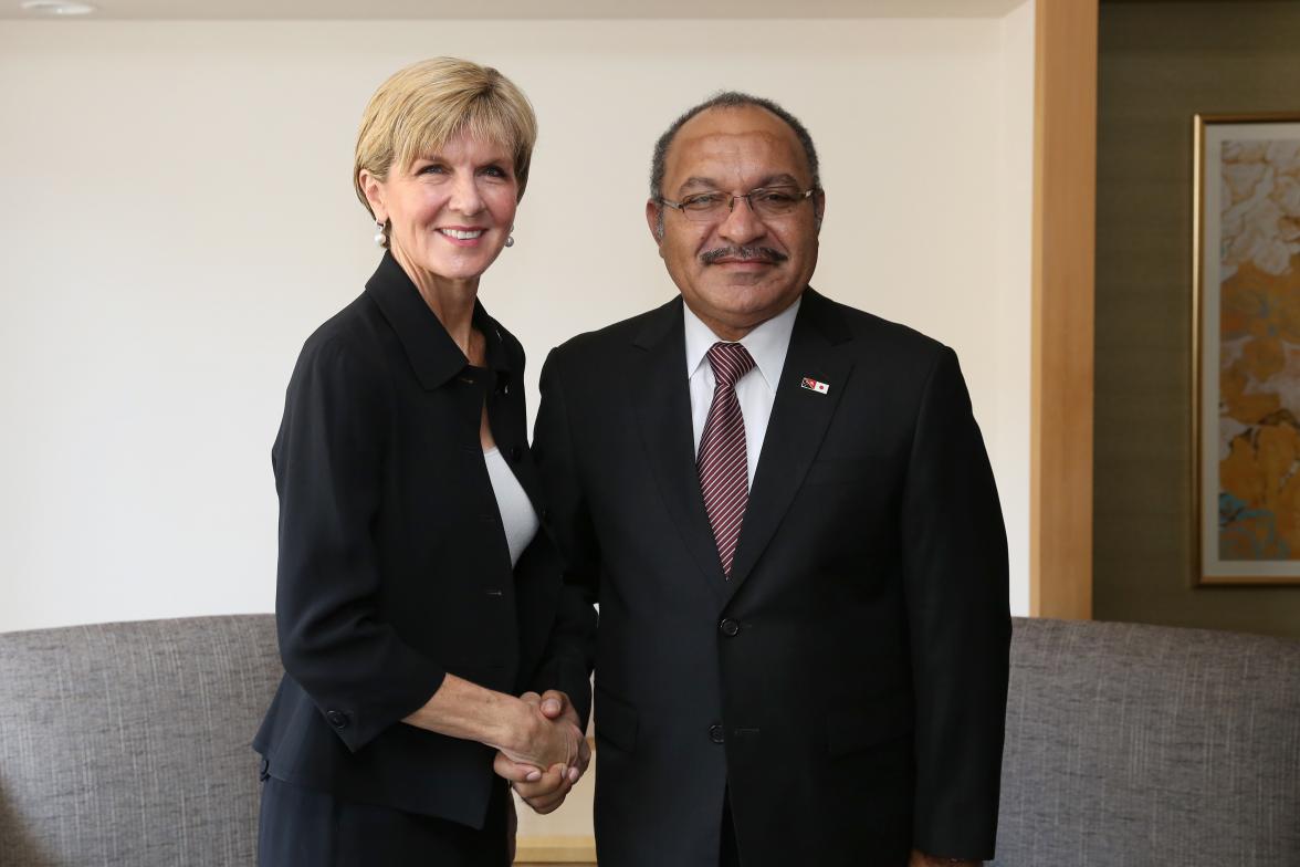 Australian Foreign Minister Julie Bishop meets with Prime Minister of Papua New Guinea, Peter O’Neill. 23 May 2015.