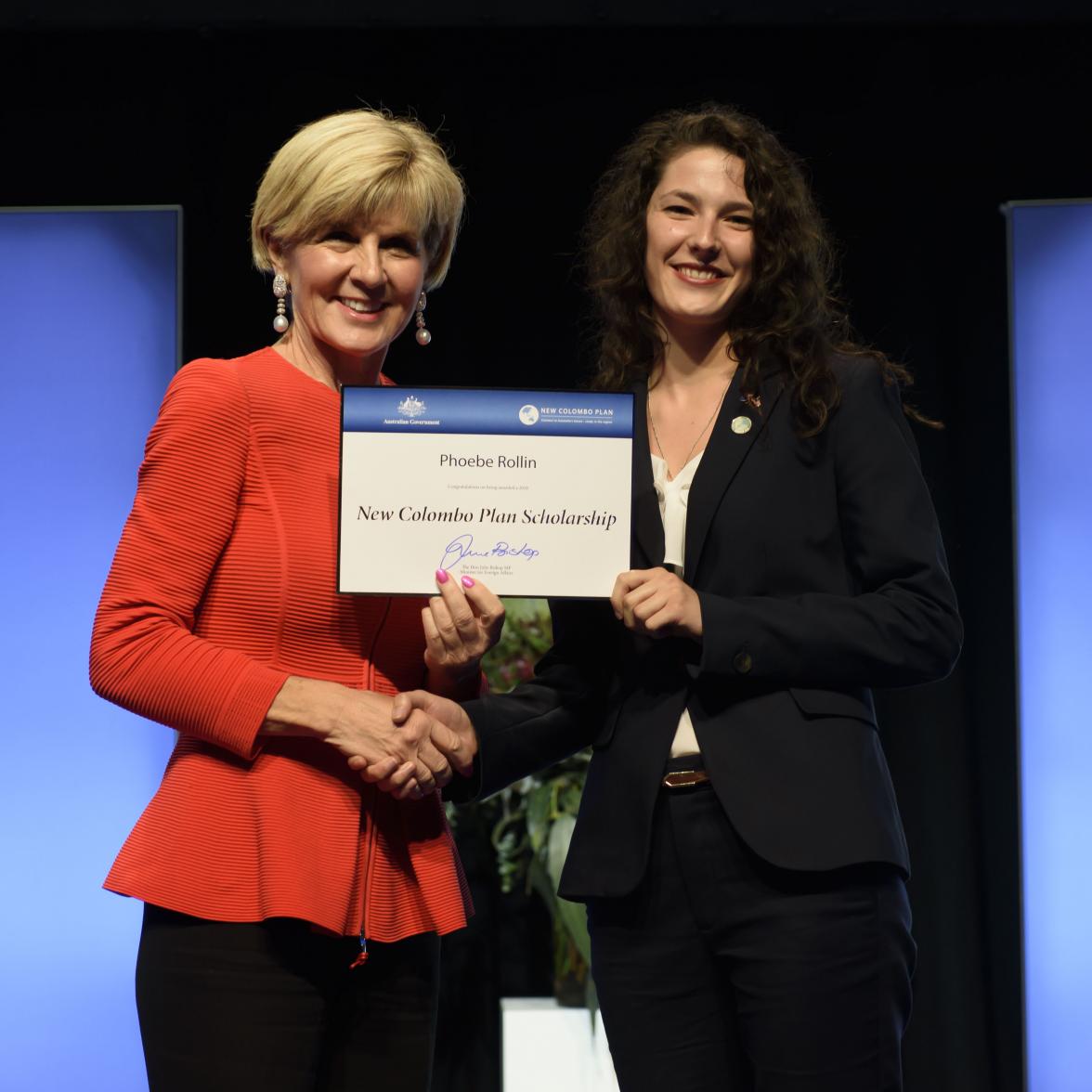 Foreign Minister Julie Bishop with Phoebe Rollin, 2018 Malaysia Fellow, Macquarie University