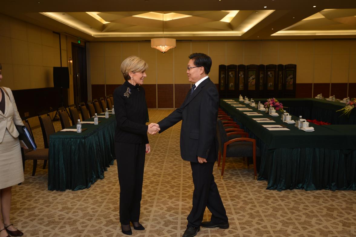 Foreign Minister Bishop meets Sichuan Party Secretary Wang Dongming in Chengdu, China. 9 November 2014.