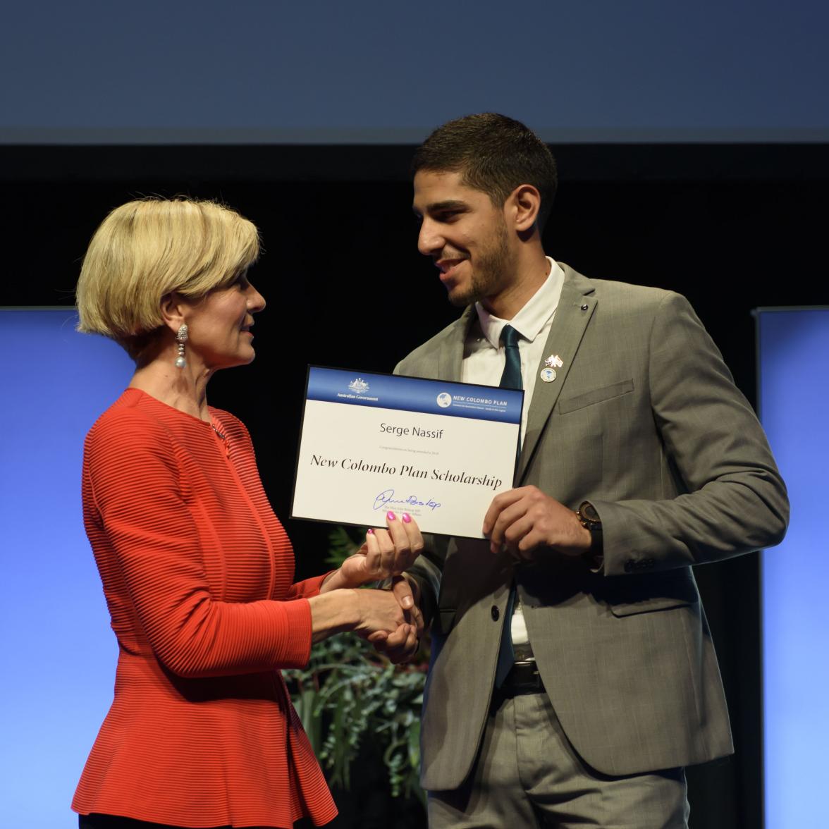 Foreign Minister Julie Bishop with Serge Nassif, 2018 India Scholar, Macquarie University