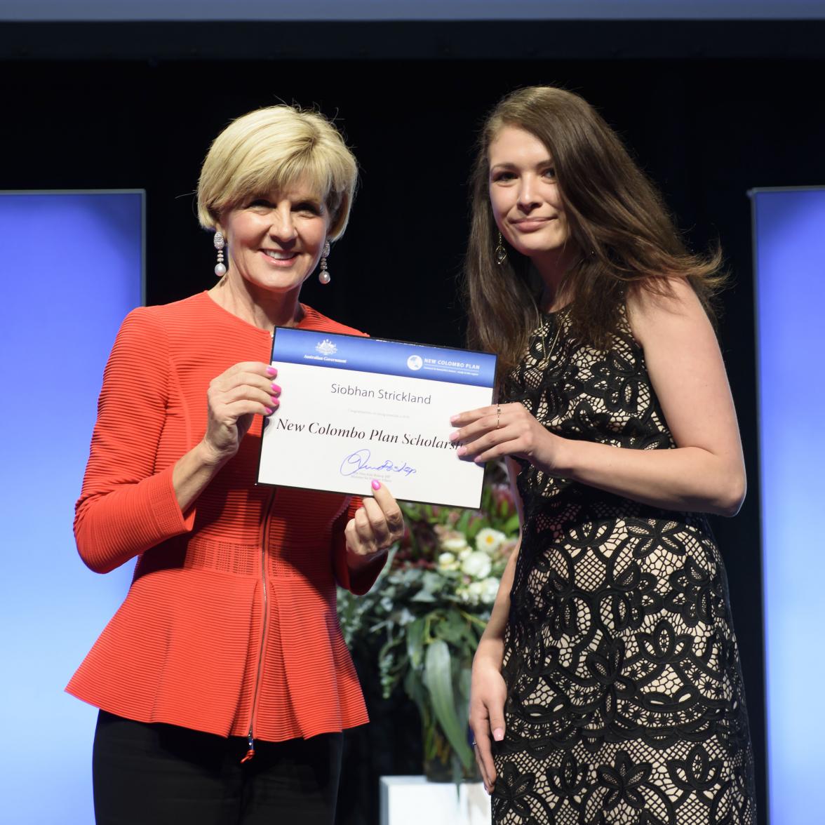 Foreign Minister Julie Bishop with Siobhan Strickland, 2018 Indonesia Fellow, Deakin University