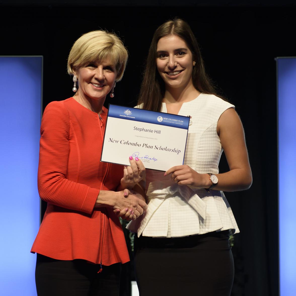 Foreign Minister Julie Bishop with Stephanie Hill, 2018 Malaysia Scholar, Deakin University