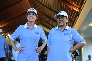 Foreign Minister Julie Bishop and Indonesian Foreign Minister Retno Marsudi prepare for the IORA Conference Morning Fun Walk.