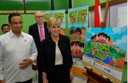 21 March 2016, Jakarta, Indonesia:  Indonesian Minister for Education and Cultural Affairs Mr Anies Baswedan, along with Foreign Minister Julie Bishop, and Ambassador Paul Grigson (background), during the launch of ‘Next Door Land’ application