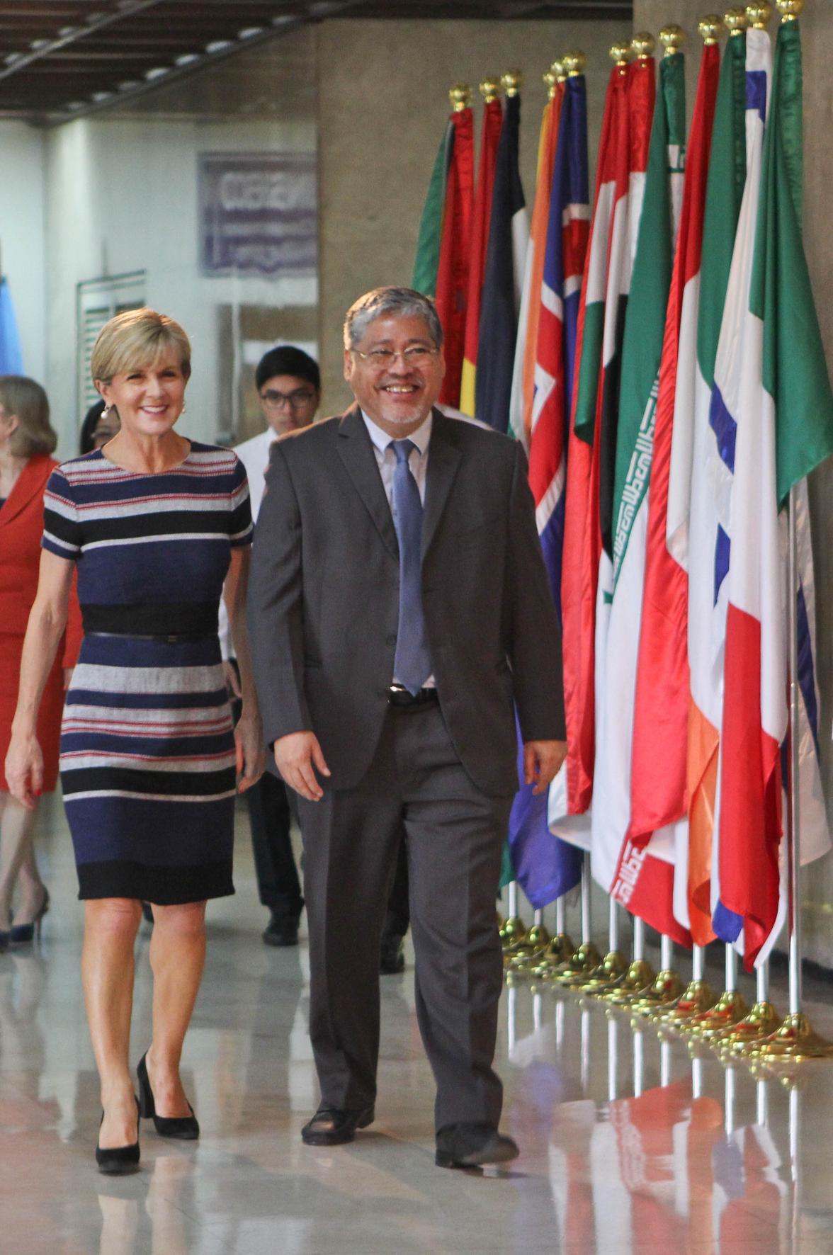 Foreign Minister Julie Bishop meets with Philippines Acting Foreign Secretary Ernesto Manalo at the Department of Foreign Affairs in Manila, 16 March 2017. Photo credit: DFAT/Stephanie Tumampos