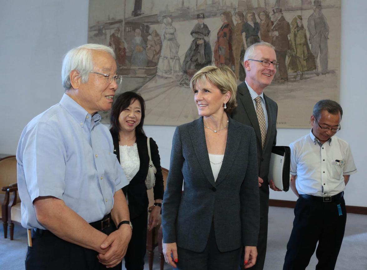 Mr Toshizo Ido, Governor of Hyogo Prefecture sharing a joke with the Hon Julie Bishop MP, Minster for Foreign Affairs.