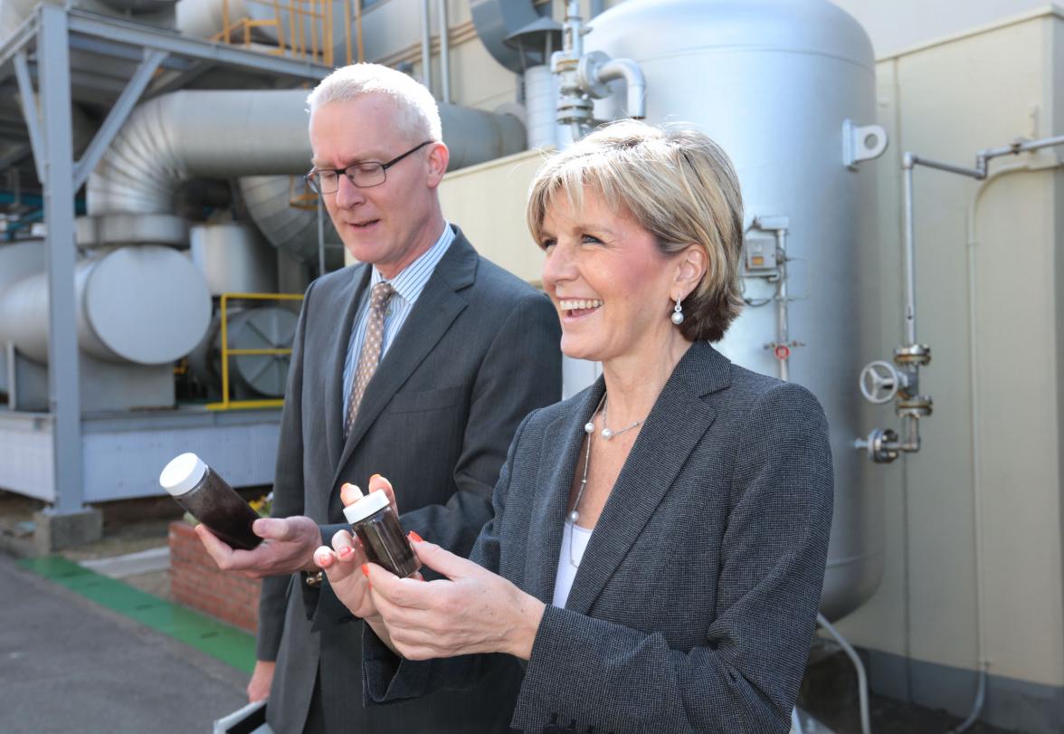 HE Mr Bruce Miller, Australian Ambassador to Japan and the Hon Julie Bishop MP, Minister for Foreign Affairs examining products from Kawasaki Heavy Industries.