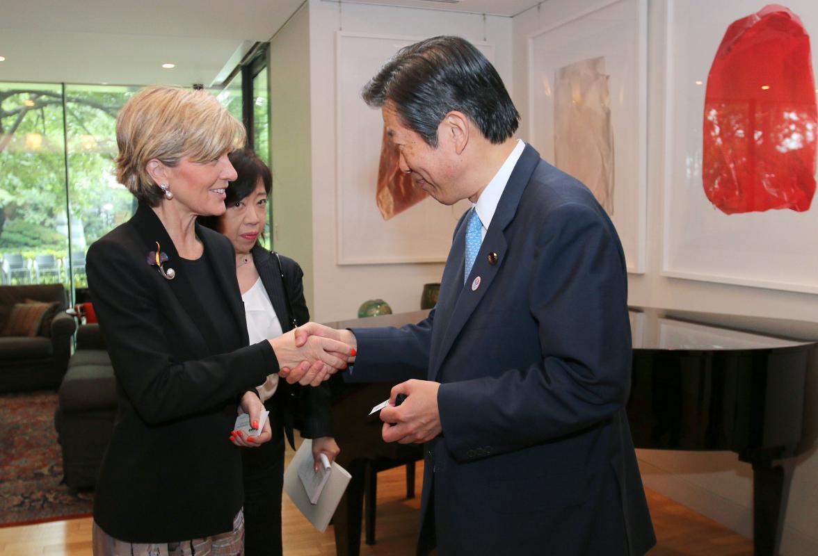 The Hon Julie Bishop MP, Minister for Foreign Affairs shaking hands with Mr Natsuo Yamaguchi, Chief Representative, New Komeito Party.