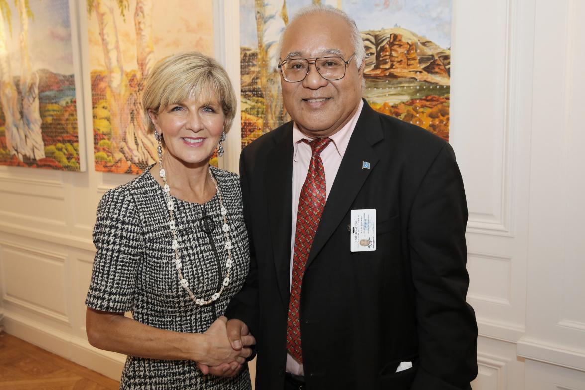 Foreign Minister Julie Bishop greets Lorin Robert, Secretary for Foreign Affairs for the Federated States of Micronesia, at a reception for Pacific Island Forum Countries in New York on 21 September 2017.