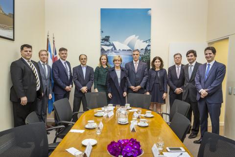 Foreign Minister Julie Bishop exchanges ideas on business with members of AusCham, the Australian-Argentine Chamber of Commerce, 26 June 2017