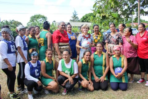 Foreign Minister Julie Bishop meets with the staff of Tonga Health, Tonga Netball Association and players from the Kau Mai netball tournament. Australia is supporting community sports in Tonga to address the Non-Communicable Disease crisis in Tonga