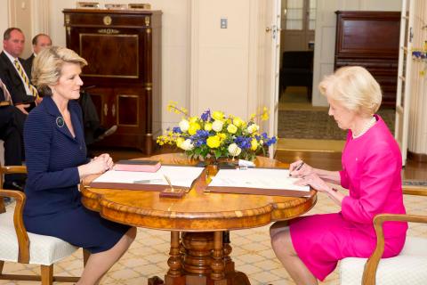 The Hon Julie Bishop MP being sworn in as Minister for Foreign Affairs by Governor-General Quentin Bryce. 18 September 2013.